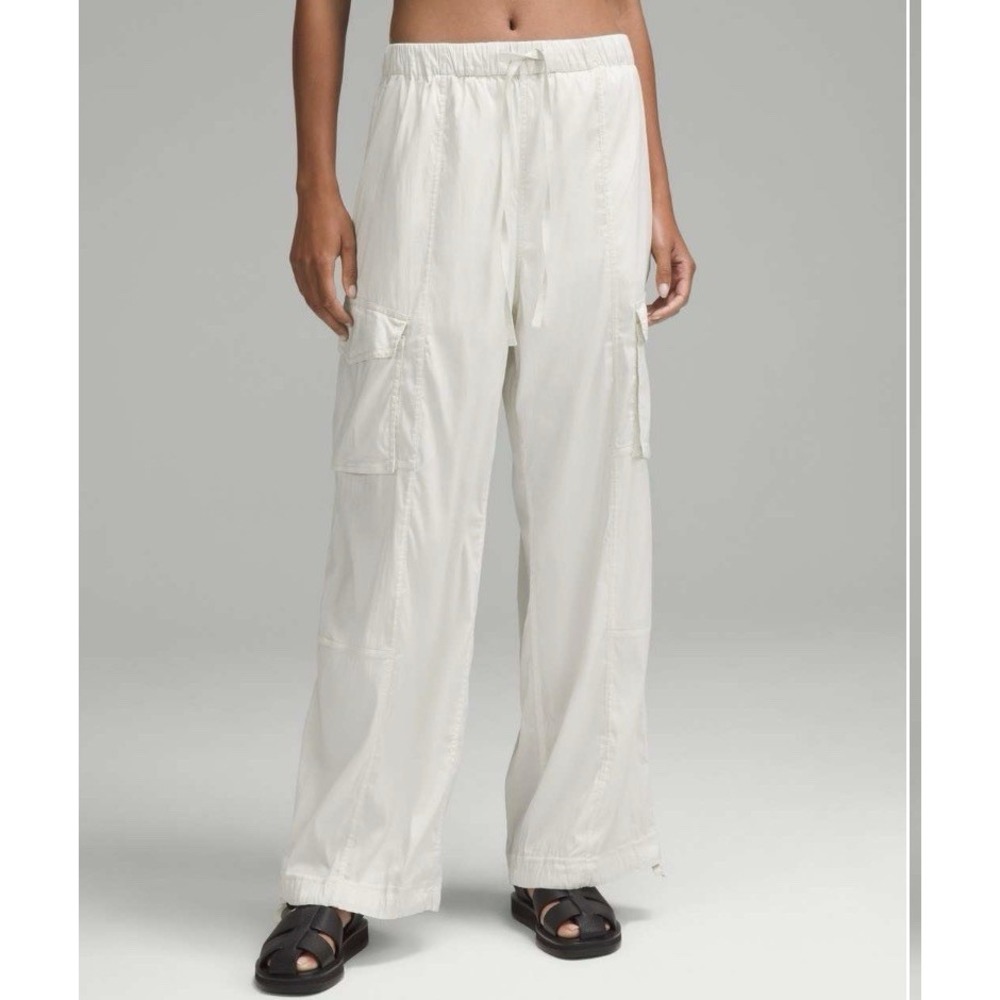 NWT Lululemon Lightweight Adjustable Mid Rise Cargo Pant Bone Size M LW5GD9S NEW